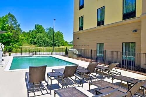 Shelby Hotel | Hampton Inn & Suites Shelby, North Carolina