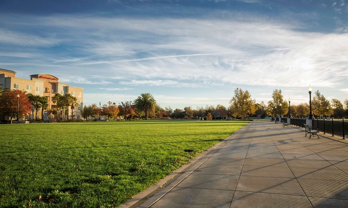 Fairfield Hotel | Hampton Inn & Suites Suisun City Waterfront