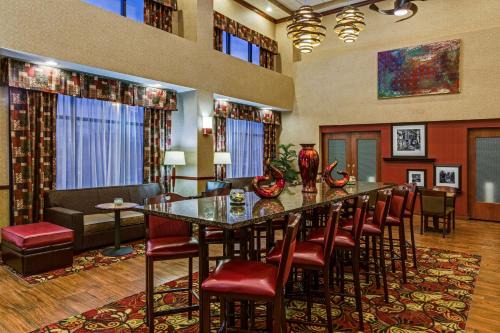 Rossford Hotel | Hampton Inn & Suites Toledo-Perrysburg