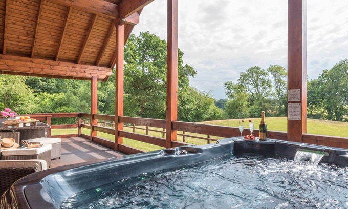 Ellesmere Cottage | HAMPTON LODGE, family friendly, luxury holiday cottage in Ellesmere