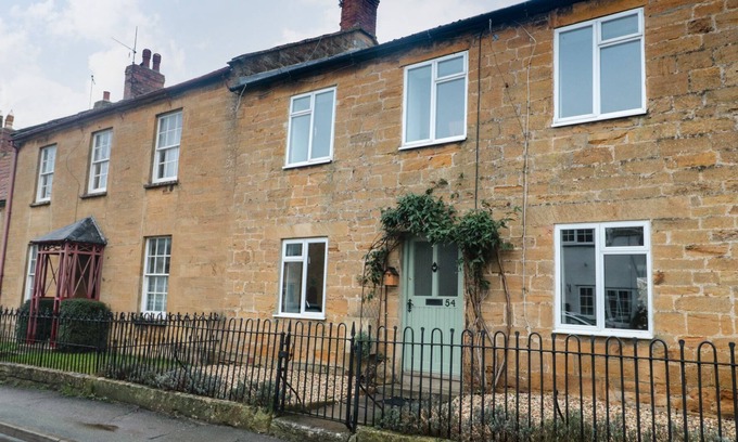 Martock Cottage | HAMSTONE COTTAGE, pet friendly, character holiday cottage in Martock