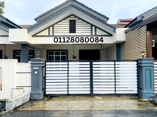 Parit Jawa House | Hanah Home Muar I Wifi Netflix