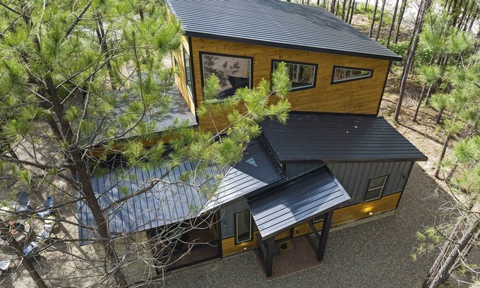 Golden Cabin | Hang Loose- Sleeps 8, 2 King Suites + Bunkroom