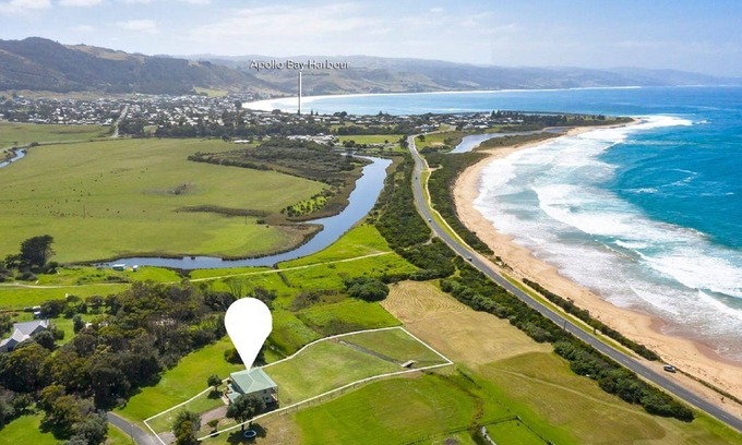 Marengo House | Happy Days - Calm Vacation Paradise Surrounded by Lush Greenery and Ocean Views