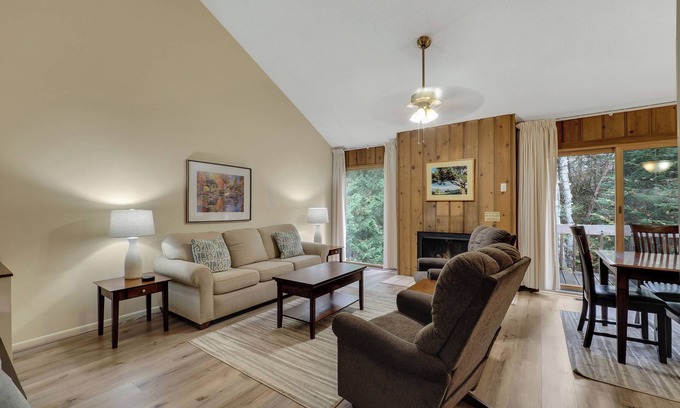 Menonaqua Beach Condo | Harbor Cove #5, Near Skiing, Golf & Downtown