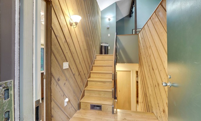 Harbor Springs Condo | Harbor Cove Condo #42 | Access to Private Beach/indoor and outdoor pools