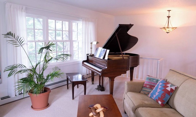 Pepin Apartment | Harbor Hill Inn Cottage - Piano Suite