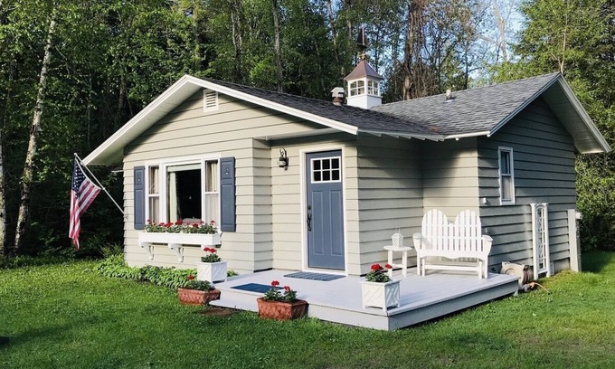 Fish Creek Cottage | Harbor House Cottage located in the heart of Ephraim!