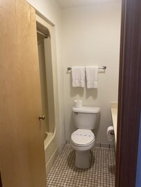 Washington Island Hotel | Harbor Inn- Waterfront Room #15 - one queen bed