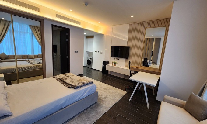Sakhir House | "Harbour Haven: Stylish Studio in Financial Hub"