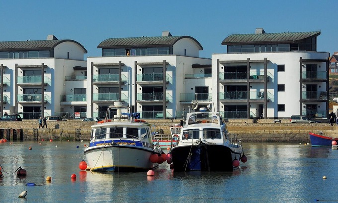West Bay Cottage | HARBOUR VIEW, family friendly, country holiday cottage in West Bay