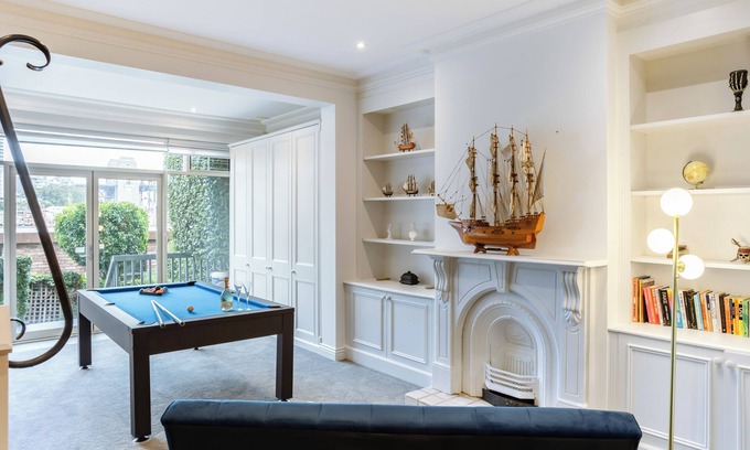 McMahons Point House | Harbour View King Bed - Captain's Retreat