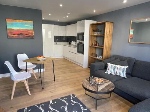 Canon's Marsh Apartment | Harbourside Hideaway - Superb Flat with Terrace