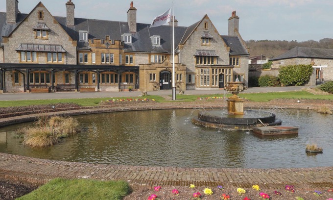 Heligan Cottage | HARCOMBE HEIGHTS AT HARCOMBE HOUSE, romantic, with pool in Chudleigh