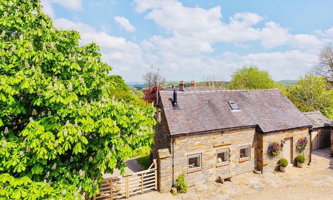Grindon House | Harewood Cottage Peak District