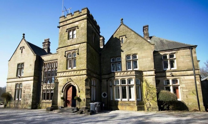 Wormhill House | Hargate Hall - Chatsworth