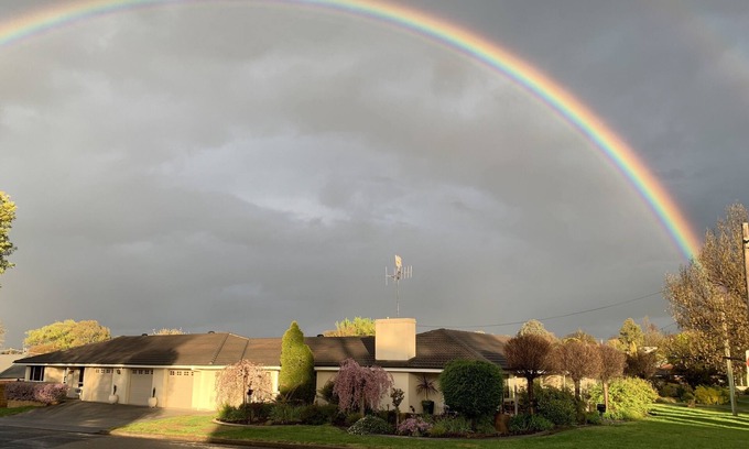 Bathurst Villa | Harris St Hideaway - FOXTEL and free Wifi