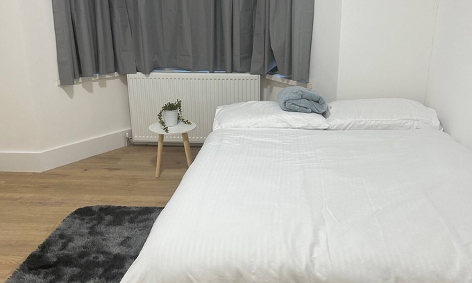 Marlborough House | Harrow Haven - Sleeps 5 & Free parking
