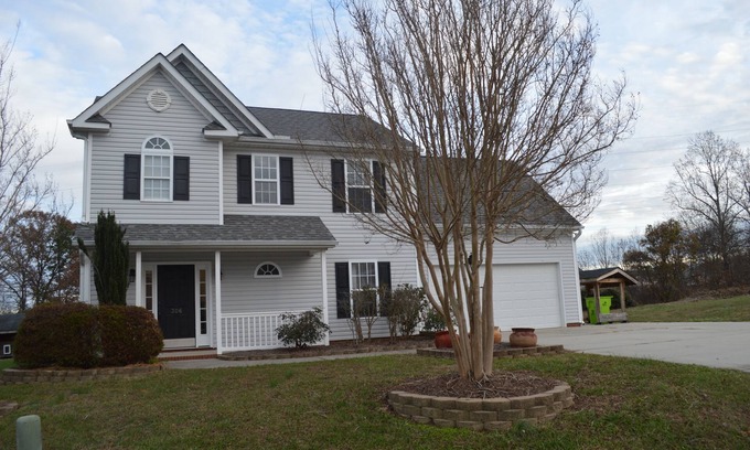 Winston - Salem House | Hartman Casita! Quiet neighborhood.1 king Bed!