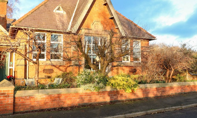 Pentrich Cottage | HARTSHAY OLD SCHOOL, pet friendly in Ripley, Derbyshire