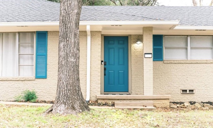 Tyler House | Harwood Getaway - Central, Spacious, 3BD+Desk