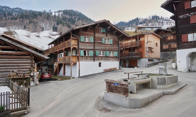 Jenaz House | Haus am Platz - Vacation in architectural monument