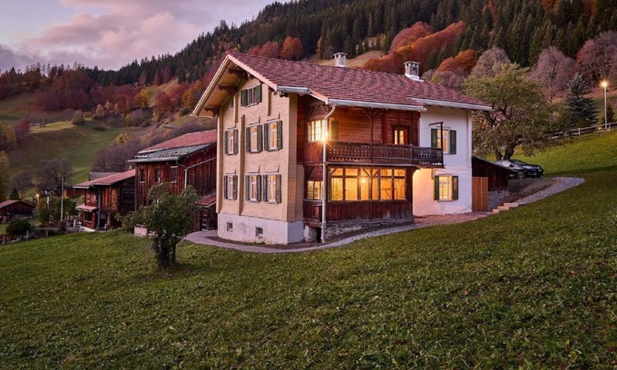 Klosters-Serneus House | Haus Im Boden - Vacation in architectural monument