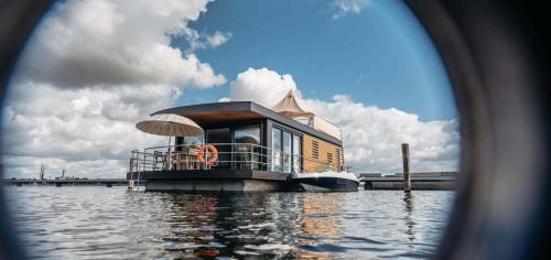 Klitten Boat Rental | Hausboot Heaven on Earth