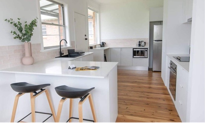 Bletchington House | Haven on Hill - Modern & Charming, Touch of Pink