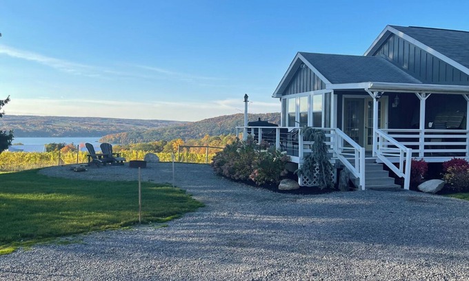 Dundee House | Haven on Hyatt. Gorgeous views in the heart of wine country!