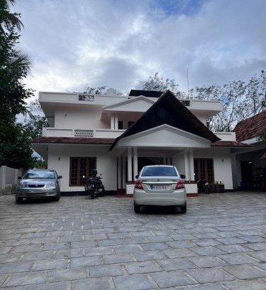 Athirapally House | Haveninn