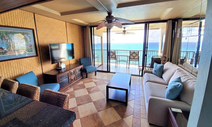 Makaha Condo | Hawaiian Princess - Remodeled beachfront with spectacular view