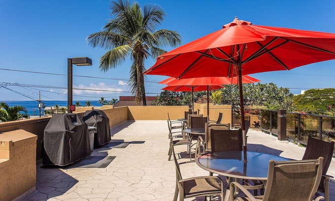 Historic Kailua Village Condo | 🏖️Hawaiian Unit + Walking Distance to Town | AC & WIFI!