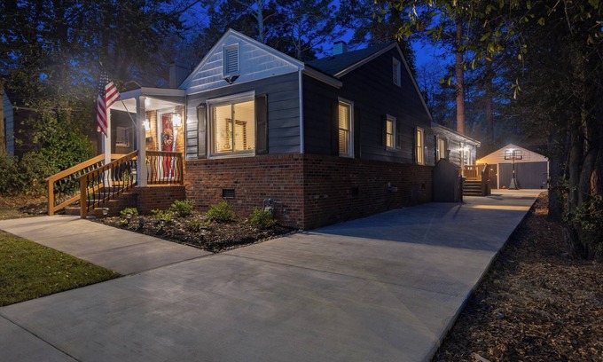 Terry Sanford House | Haymount Movie Room + min. to Downtown & Ft. Bragg & Grad Events Family Friendly