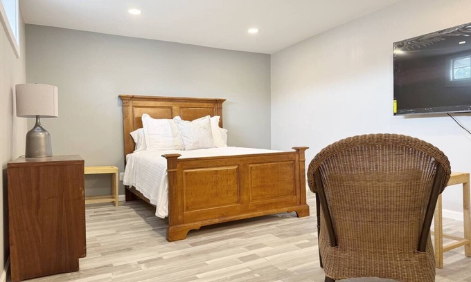 Evansville Apartment | Haynie's Apartment - 1BR/1BA