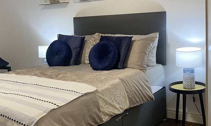 Huddersfield Apartment | Hayy Comfy Studio Near Town Huddersfield