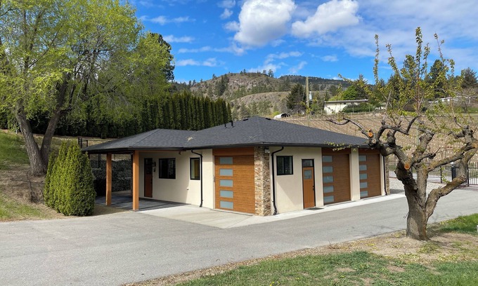 Okanagan-Similkameen Cottage | Hazelnut Farm Vacation Cottage