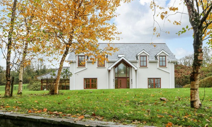 Leap House | HAZELWOOD, family friendly, with open fire in Leap, County Cork