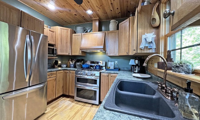 Whittier Cabin | Hazey View Cabin- Whittier NC