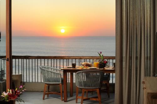 San Jose del Cabo Apartment | Hear the waves! Amazing beachfront condo with unbeatable views!