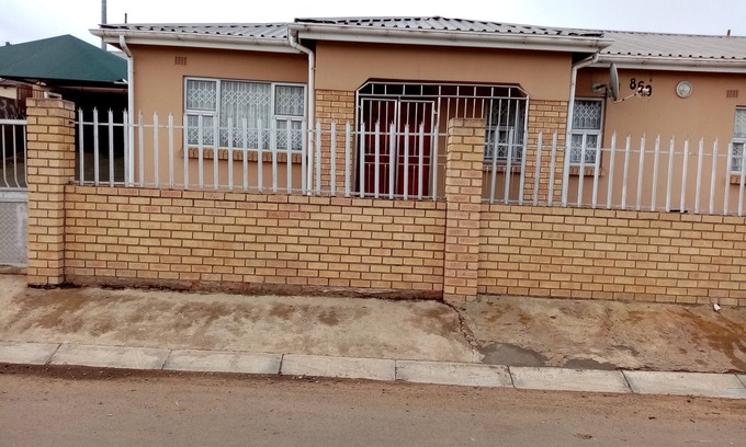 Umtata House | Heart It Guest House, where you will find rest.