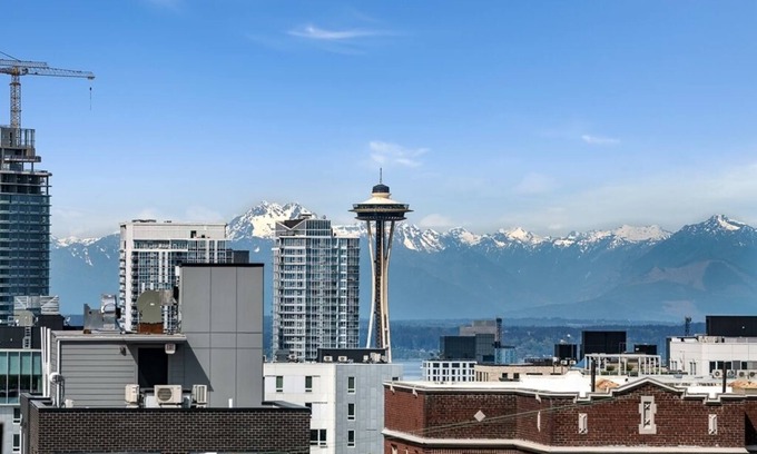 Broadway House | Heart of CapHil, Space needle view, Free parking