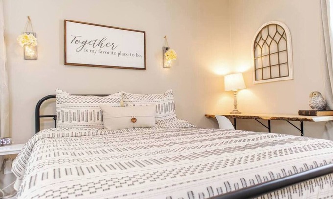 Montgomery Apartment | Heart of City Stay Cozy & Convenient