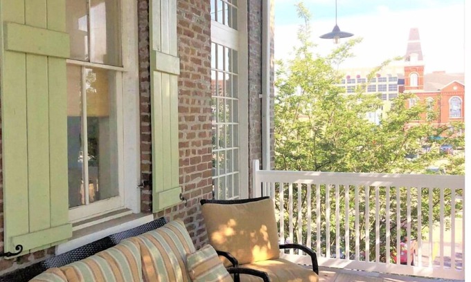 Central Business District Condo | Heart of Downtown w Balcony by Dauphin St; walk to restaurants & shops SLEEPS 6!
