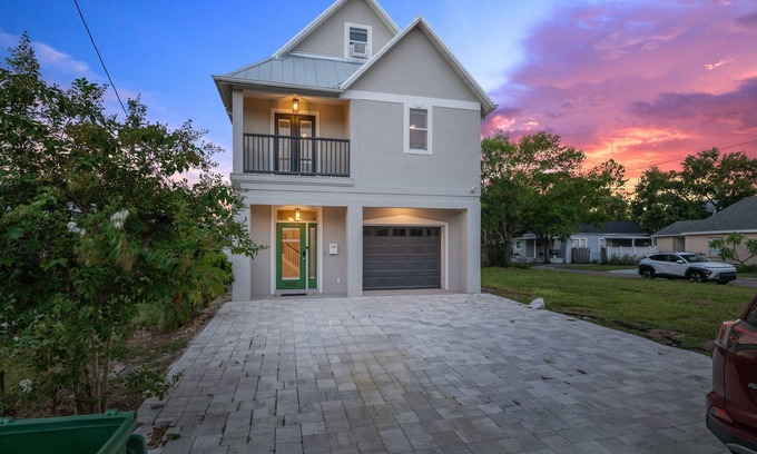 Hyde Park House | Heart of Hyde Park Tampa 4 Bedroom Home Near Hyde Park Village, SoHo and Beach!