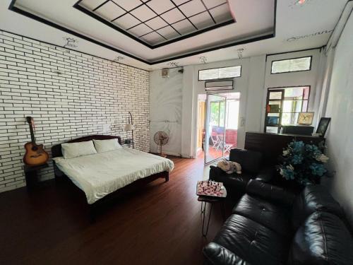 Hang Buom House | Heart of Quarter Balcony, Projector2