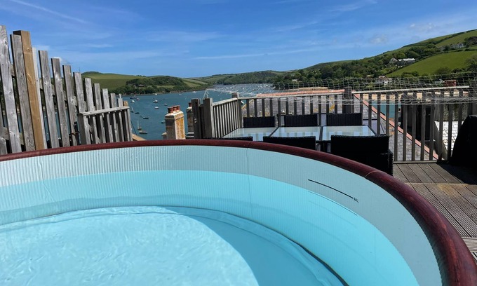 Salcombe House | Heart of Salcombe | Views | Sauna | Hot Tub