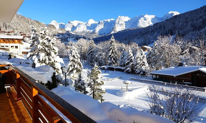 Le Grand-Bornand Apartment | Heart of Village and Slopes 5min away + Parking