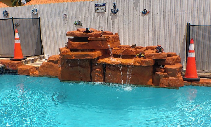 Kendale Lakes Bed & Breakfast | Heated Pool & Full House-Privated