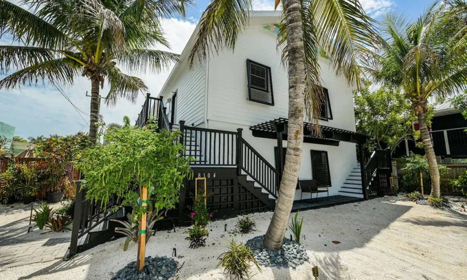 Holmes Beach House | Heated Pool, Hot Tub, Game Room, Grill - 3BR West of Gulf Drive!